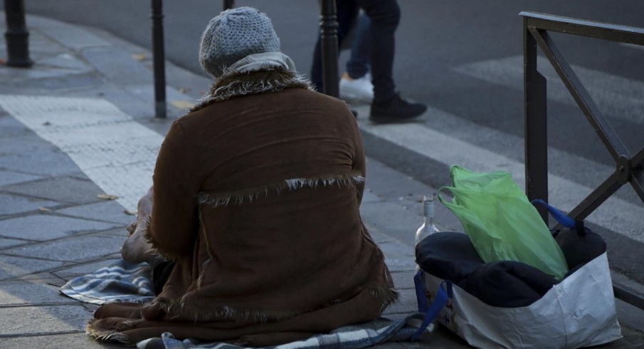 Raporti: Të paktën 735 të pastrehë vdiqën në Francë vitin e kaluar