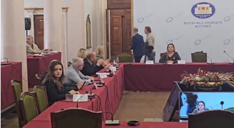 Debate në Komisionin për Sterilizimin, deputetët e PS braktisin mbledhjen