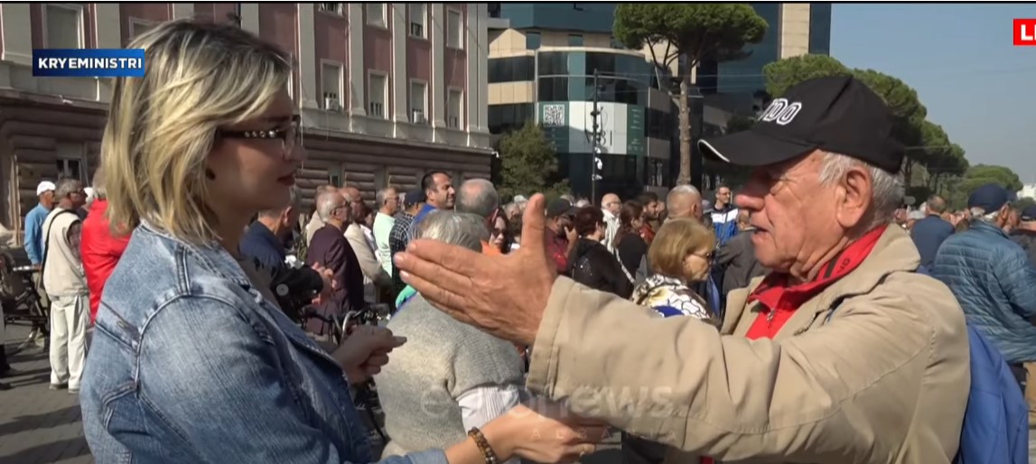 “Ç’kusur ka të më mbajë djali”, pensionistët dalin sërish në protestë