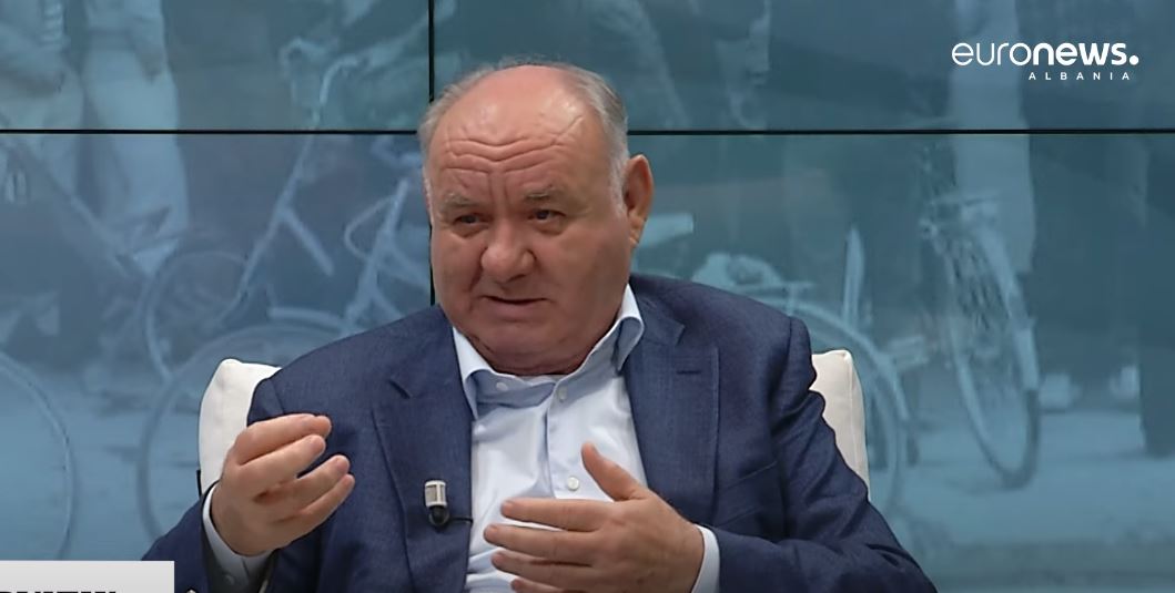 “”Zonja e zezë” Nexhmije Hoxha”, flet Fahri Balliu: Çfarë gjeta në arkiva
