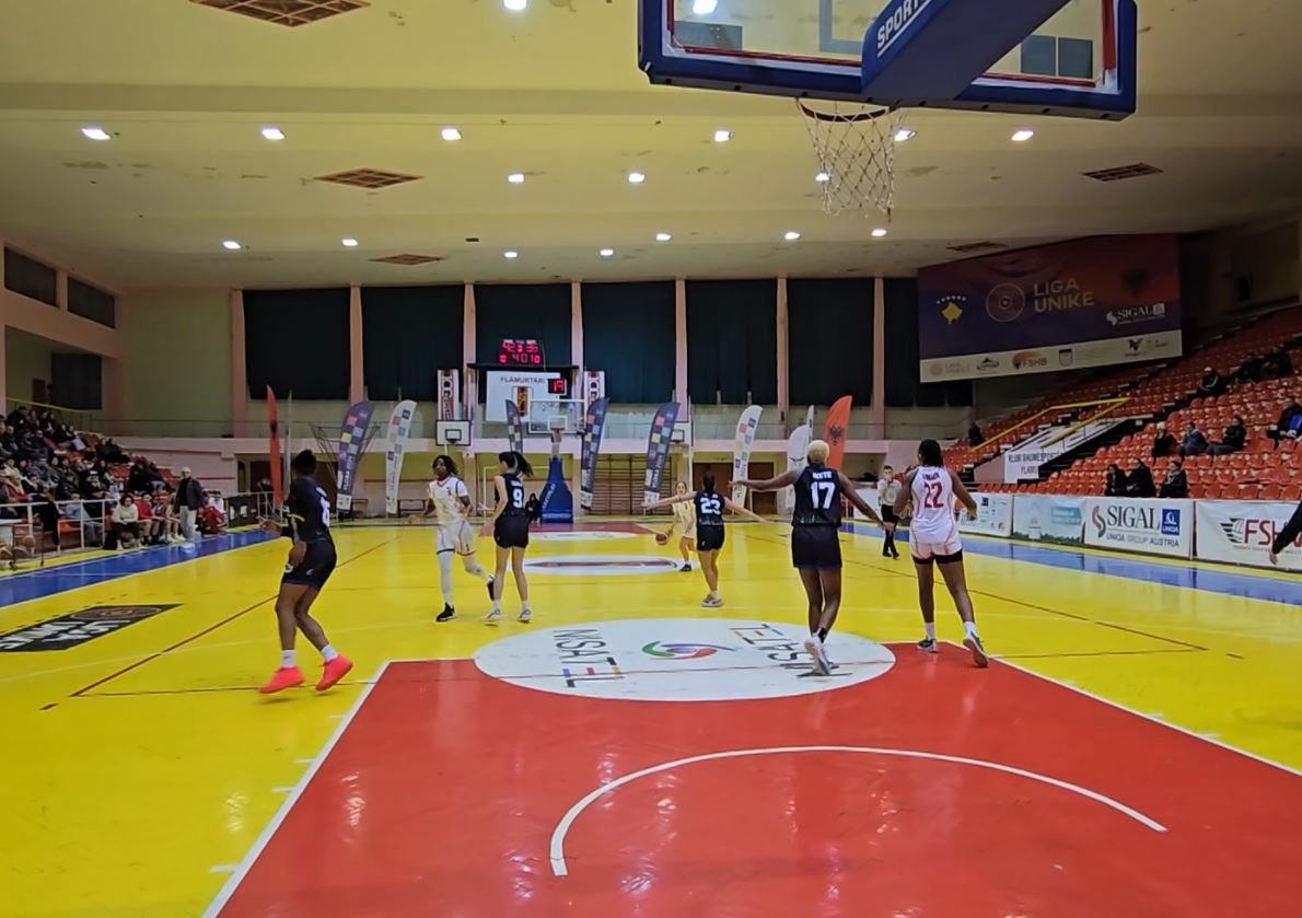 Fitorja e parë për Flamurtarin, vajzat vlonjate mposhtën në shtëpi Tiranën 66-58