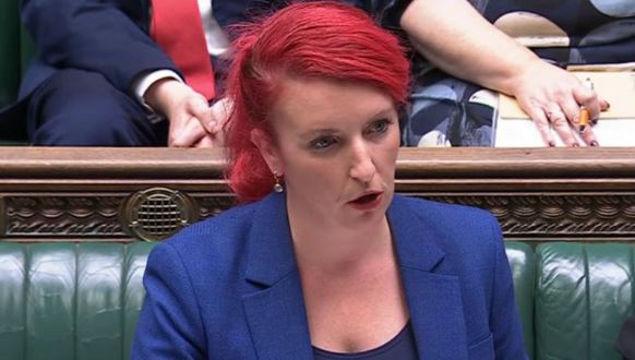 Gënjeu për një telefon të humbur 12 vjet më parë, dorëhiqet ministrja në Britani