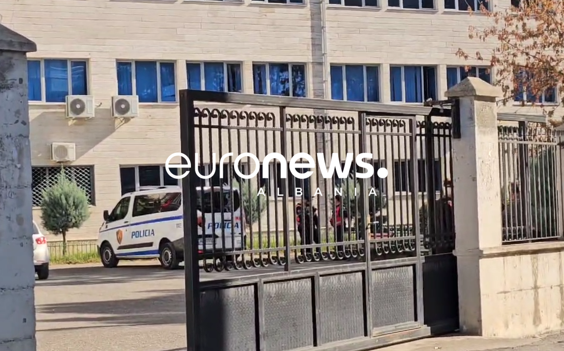 Policia “rrethon” universitetin e Elbasanit, merren nën hetim disa pedagogë