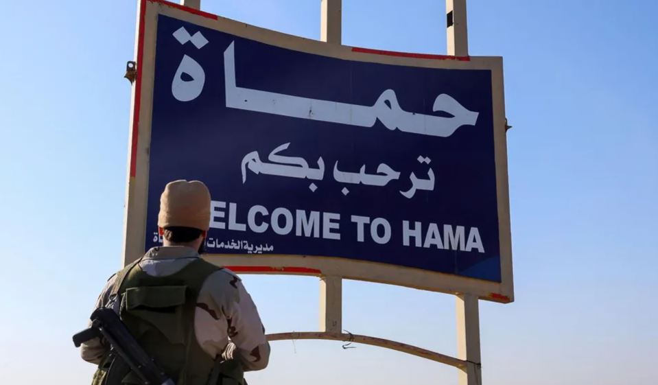 Forcat qeveritare siriane dhe rebelët luftojnë jashtë qytetit të Hamës