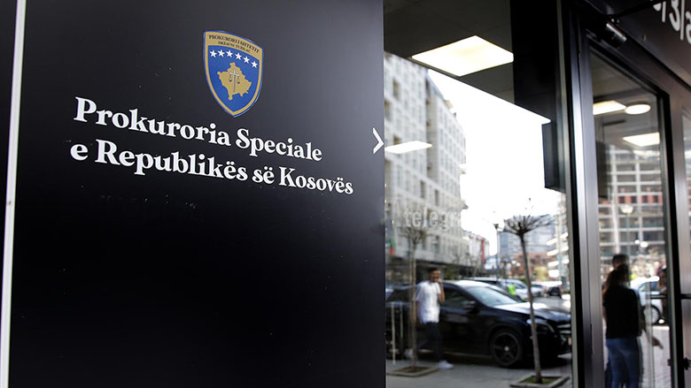 Kosovë| Vranë 8 civilë shqiptarë gjatë luftës, ngrihet aktakuzë ndaj 5 të pandehurve