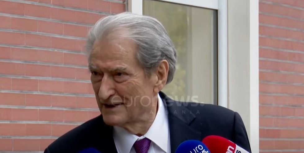 Berisha me drejtuesit e qarqeve: Së shpejti nisin takimet me diasporën