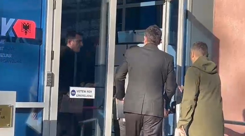 Kryebashkiaku i Tiranës Erion Veliaj paraqitet në SPAK