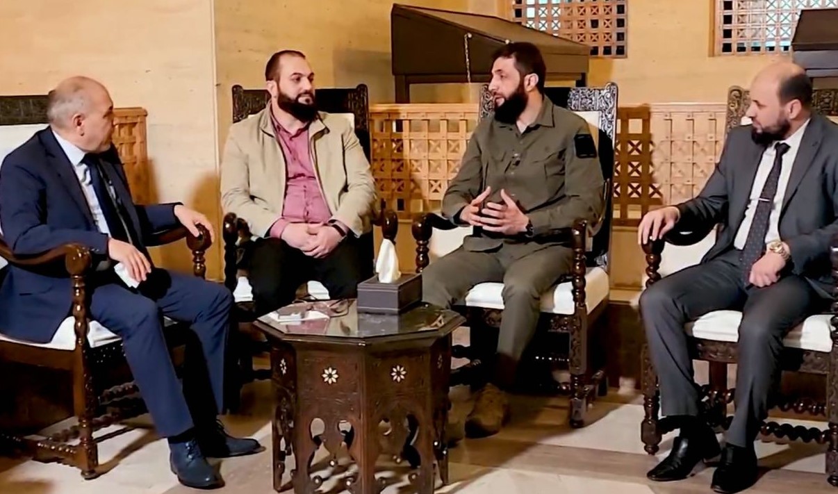Tranzicioni i pushtetit në Siri, kreu i rebelëve takohet me kryeministrin e Assad