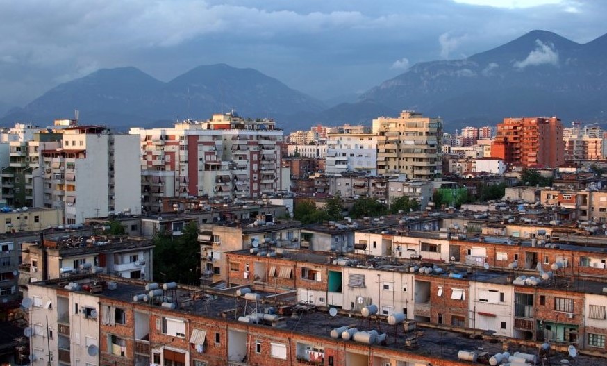Bashkia Tiranë hap aplikimet për 1200 kredi të buta për strehim
