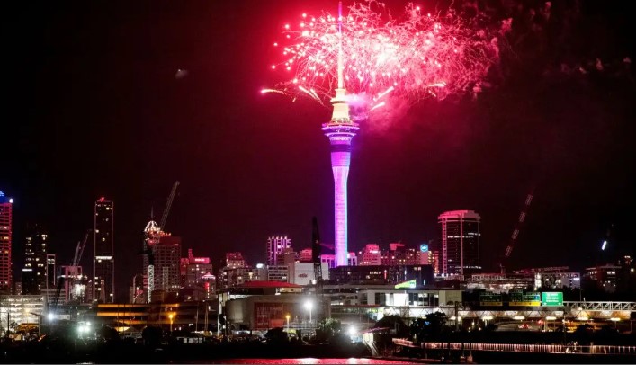 Viti i Ri 2025 mbërrin në Auckland, festime mahnitëse në Zelandën e Re