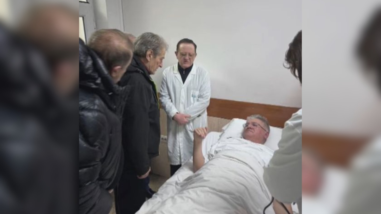 Iku me urgjencë nga protesta, dalin pamjet e Gjekmarkaj në spitalin e Traumës
