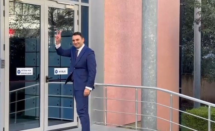 U thirr në SPAK për diplomën/ Këlliçi: Dhash sqarime shteruese për shpifjet