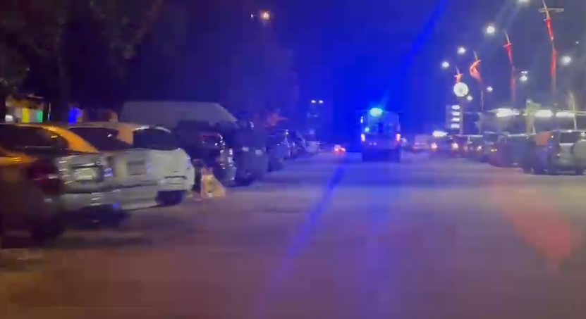 Plagosi me thikë një person dhe u largua, shpallet në kërkim 51-vjeçari në Vlorë