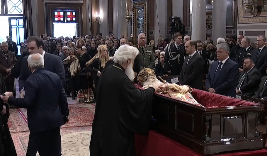 Greqia nderon Kryepeshkopin me shërbesë liturgjie hyjnore, merr pjesë dhe Mitsotakis