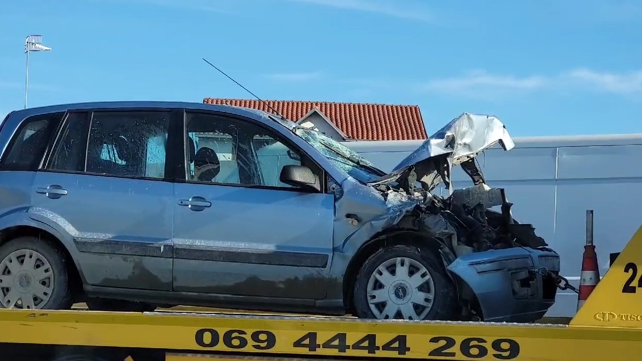 Dy aksidente njëri pas tjetrit në autostradën Durrës-Tiranë, plagosen 2 persona