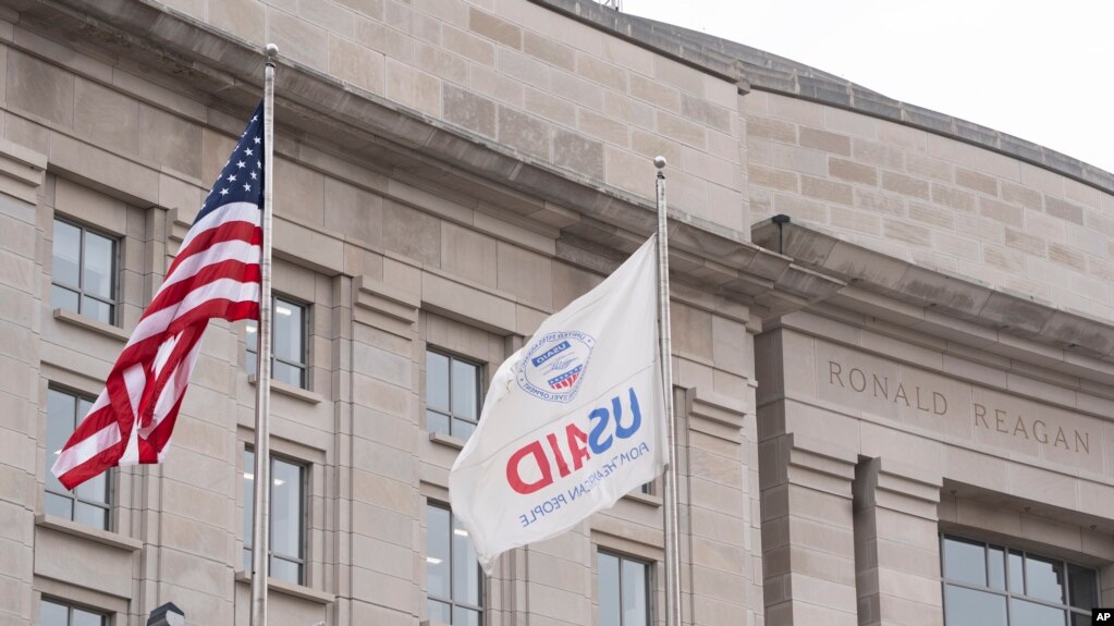 Administrata Trump pezullon nga puna punonjësit e USAID-it në mbarë botën