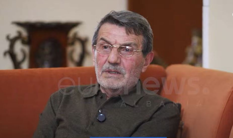 “Më tregoi si punonte në Amerikë”, Regjisori: Ja si e njoha Parashqevi Simakun