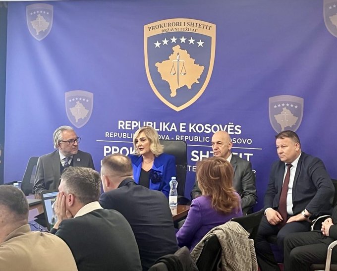 “Vizitë produktive”, Shefi i EULEX-it viziton Dhomën Operacionale të Prokurorisë
