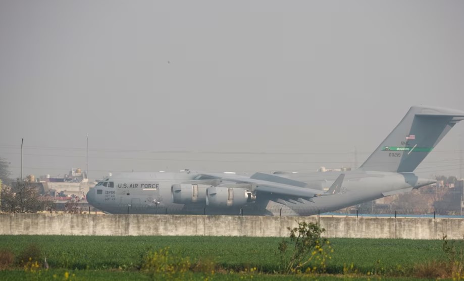SHBA dëbon emigrantët e paligjshëm indianë, dërgohen me avion ushtarak në Punjab