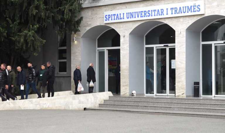 Plagoset me armë një person në Kamëz, humb jetën në spitalin e Traumës