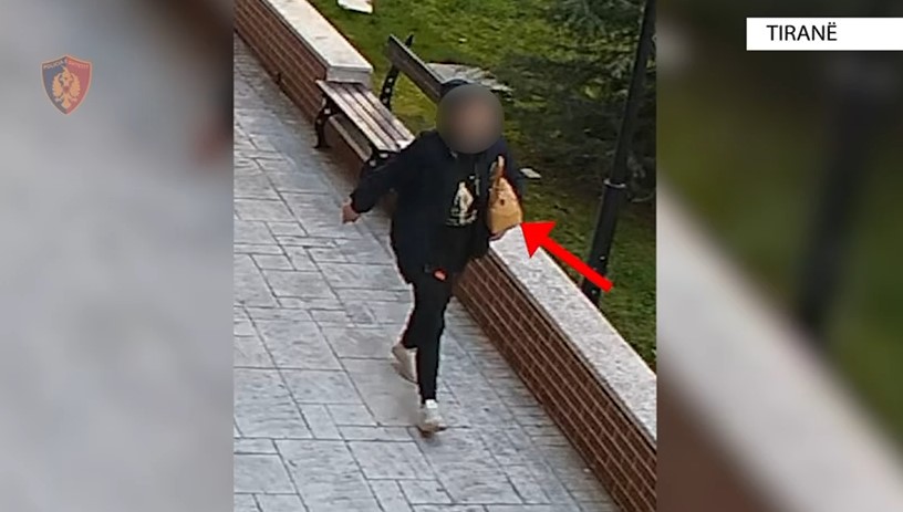 Vodhi çantën me 4.5 milionë lekë nga një makinë në Tiranë, arrestohet 46-vjeçari