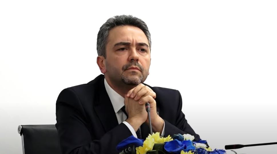 Kryetari i KQZ në Kosovë: Ka probleme me aplikacionin, votat do numërohen manualisht
