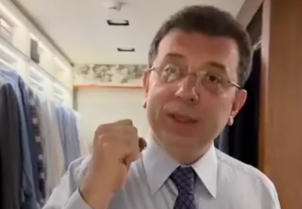 “S’dorëzohem”- Mesazhi i kryebashkiakut të Stambollit kur policët i rrethuan banesën