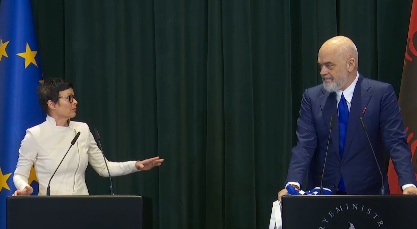 “1 mld € për reformat në Shqipëri”, Marta Kos: E meritoni të jeni në BE