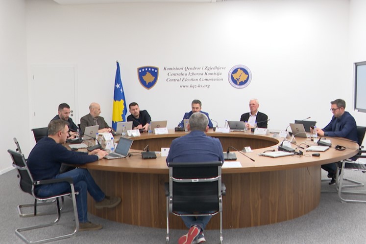 KQZ-ja në Kosovë refuzon rivlerësimin e votave me postë që u shpallën të pavlefshme
