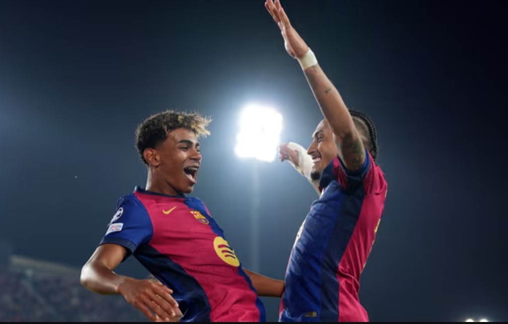 Barcelona “shkatërron” Dortmundin, PSG përmbys Aston Villën në shtëpi