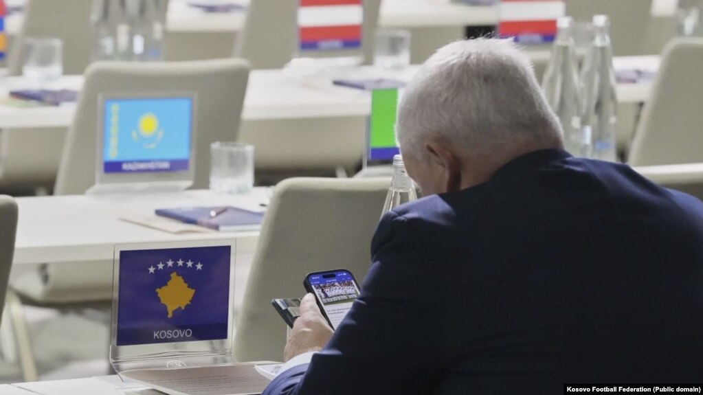 Kosova dhe Serbia përplasen për praninë e flamurit të Kosovës në Kongresin e UEFA-s