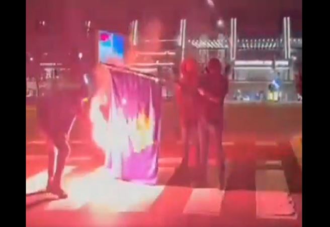 ​Video| Tifozët e klubit serb djegin flamurin e Kosovës
