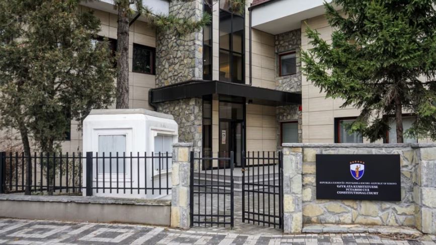 Kushtetuesja në Kosovë vlerëson se ligji për zyrtarët publikë s’është antikushtetues