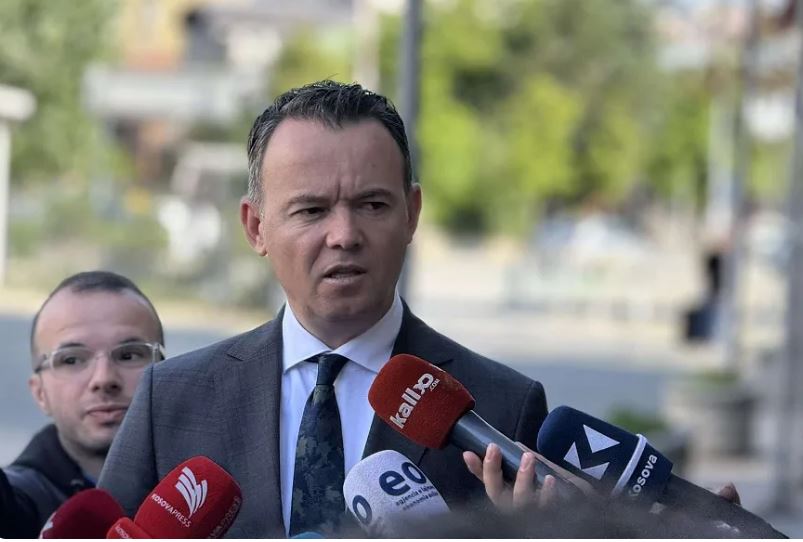 Faton Peci reagon pas intervistimit dhe bastisjeve në Ministrinë e Bujqësisë