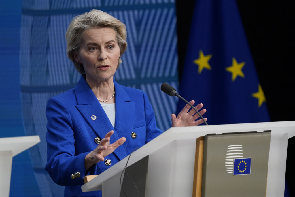 Von der Leyen: Evropa duhet të forcojë mbrojtjen, të pranojë Ukrainën në BE