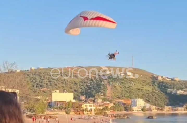 Pamjet  Ulja tronditëse në mes të plazhit në Himarë  procedohet parashutisti