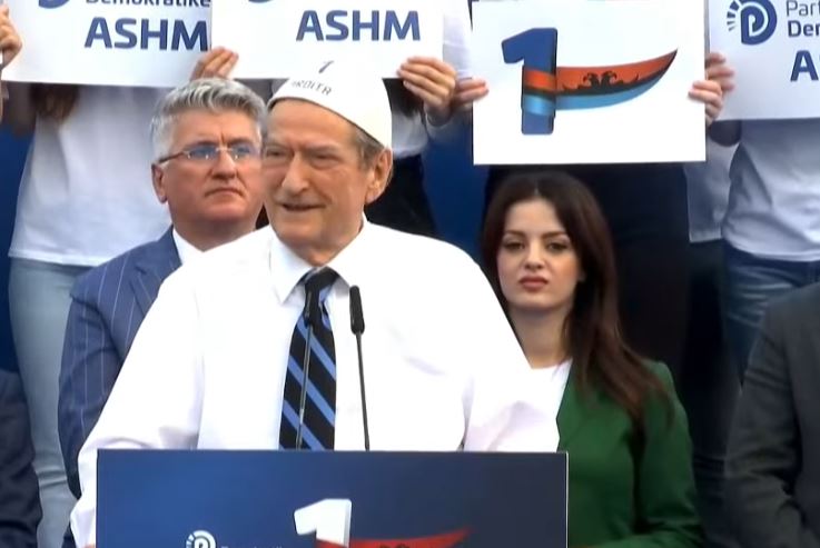 Berisha shfaqet me qeleshe në takimin e Mirditës  Kjo është java e njishave