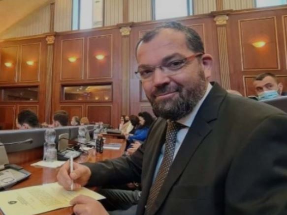 Lirohet ish-deputeti i Kosovës pas ndalimit nga autoritetet serbe