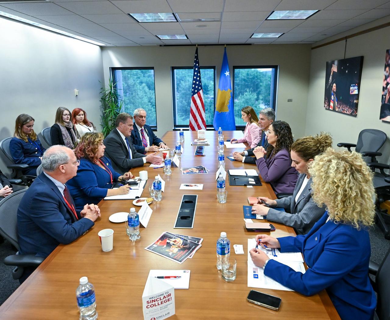 Presidentja Osmani takon Delegacionin e Kongresit Amerikan
