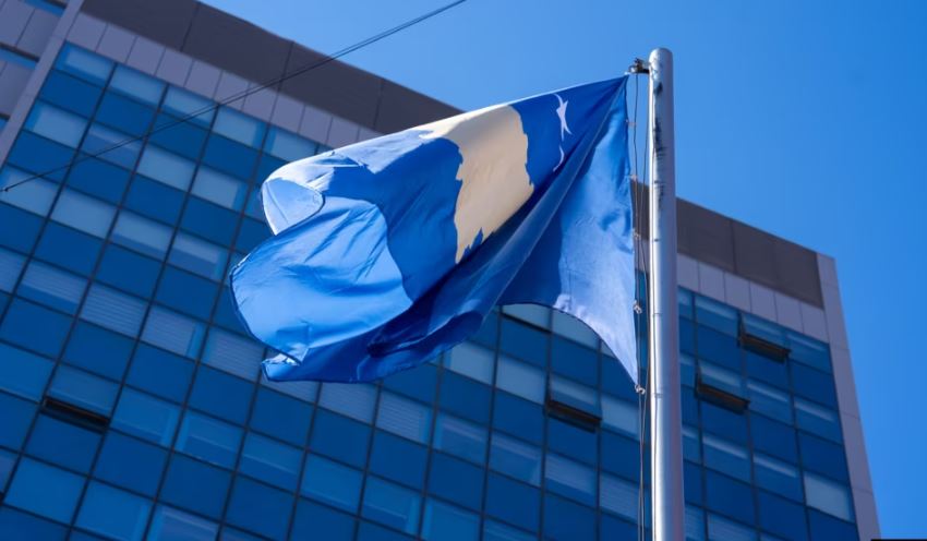 Qeveria e Kosovës për lirinë e shtypit: Ka rënie të standardit të mediave
