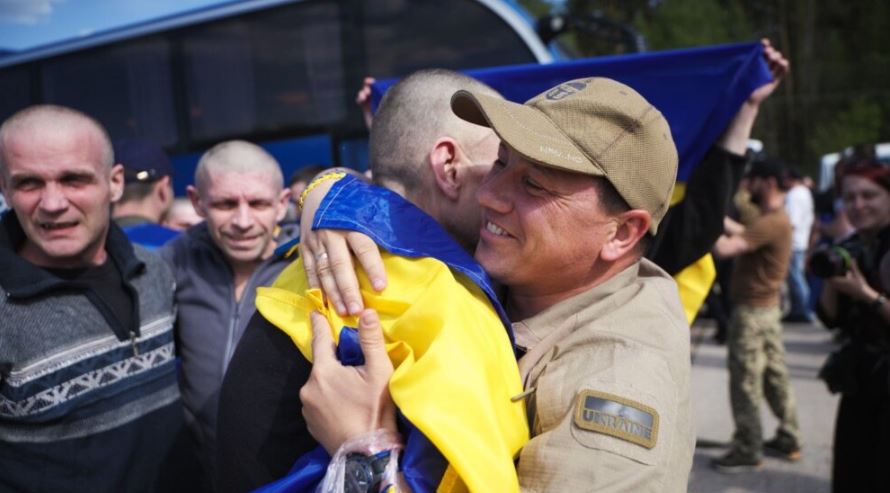 Ukraina dhe Rusia shkëmbejnë rreth 800 të burgosur