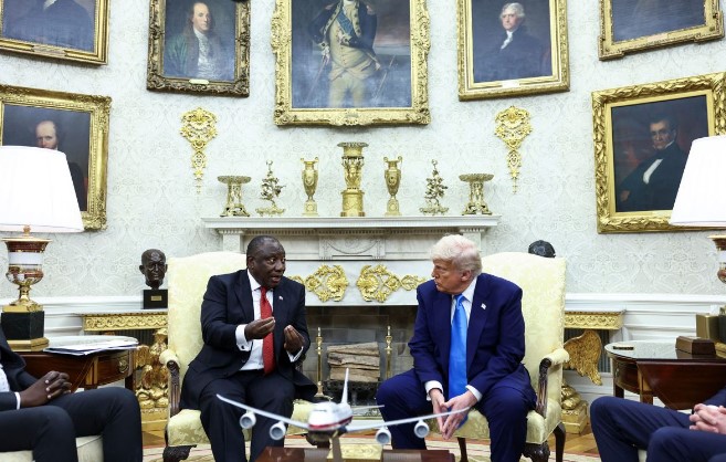Trump përplaset me Presidentin e Afrikës së Jugut për “gjenocidin ndaj të bardhëve”
