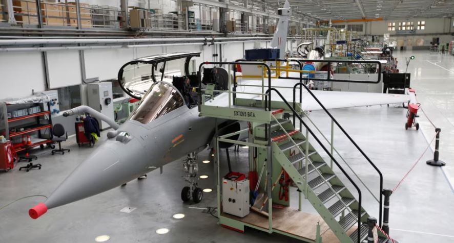 Serbia merr 2 mld euro hua që t’i paguajë avionët “Rafale” Francës