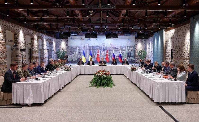 Turqia rikthen në tryezë Rusinë dhe Ukrainën, mbahet takim i nivelit të lartë