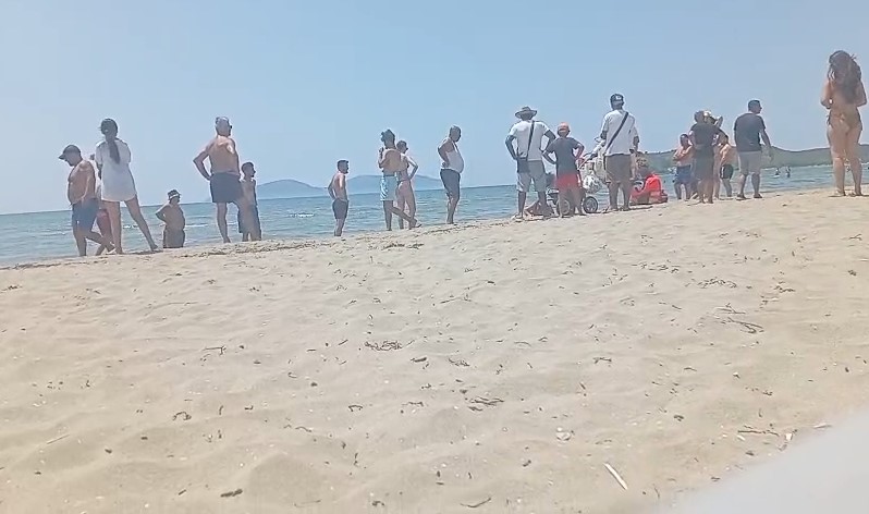 Pushuesi italian humb jetën në plazhin e Zvërnecit