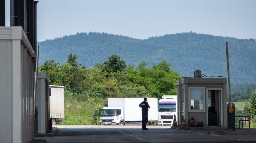 Beogradi akuza Kosovës  Ndaluan tre pjesëtarë dhe një ish polic të MPB së serbe