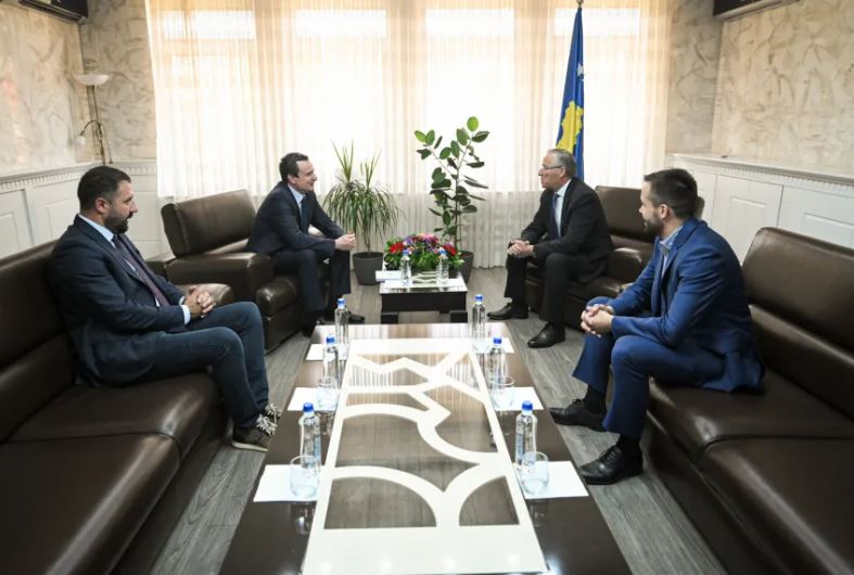 Kriza politike në Kosovë, Kurti takon Bedri Hamzën
