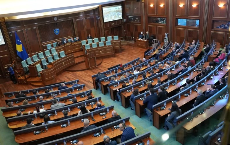 Deputetët e Kosovës mblidhen për konstituimin e Kuvendit, Kushtetuesja u lë afat