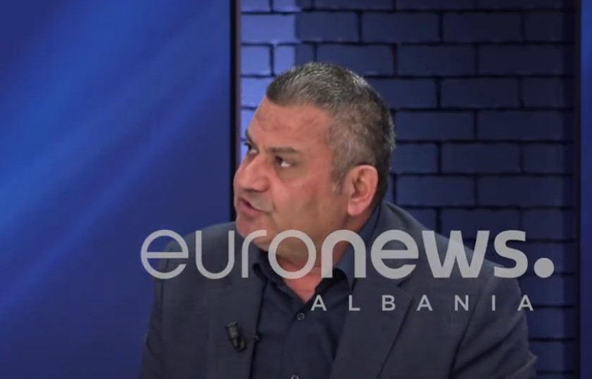 “Pritjani dorën edhe partisë tuaj”, Kikia krahë Hoxhës dhe Kalasë: Kam parë prova…