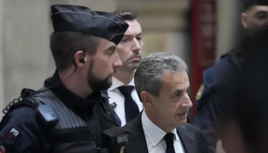 Ish presidentit francez Sarkozy i hiqet medalja e Legjionit të Nderit
